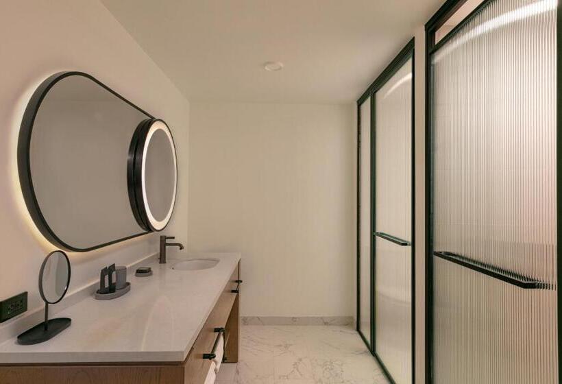 סטודיו סטנדרט, מיטה זוגית, W Nashville