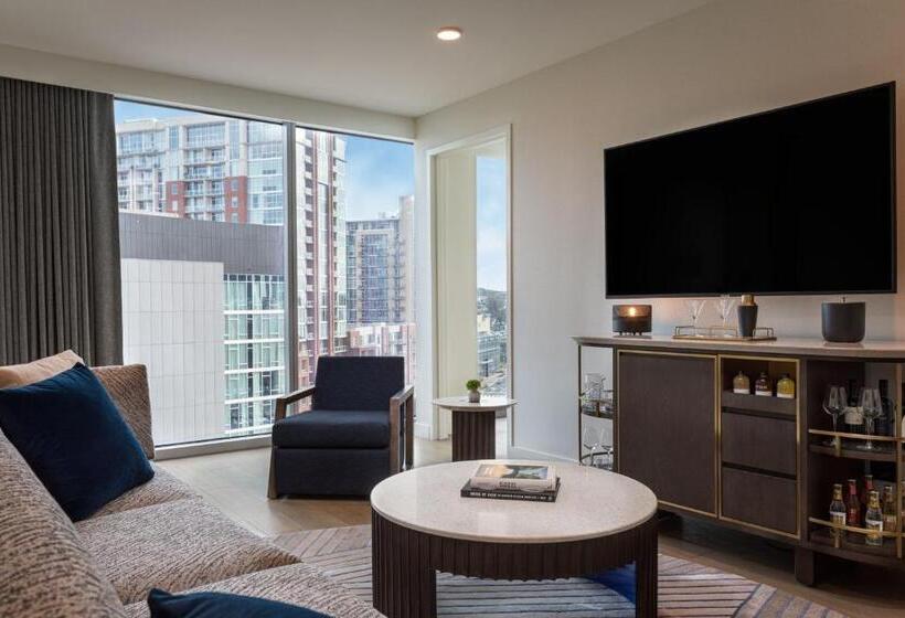 מיטת קינג בסוויטה, W Nashville