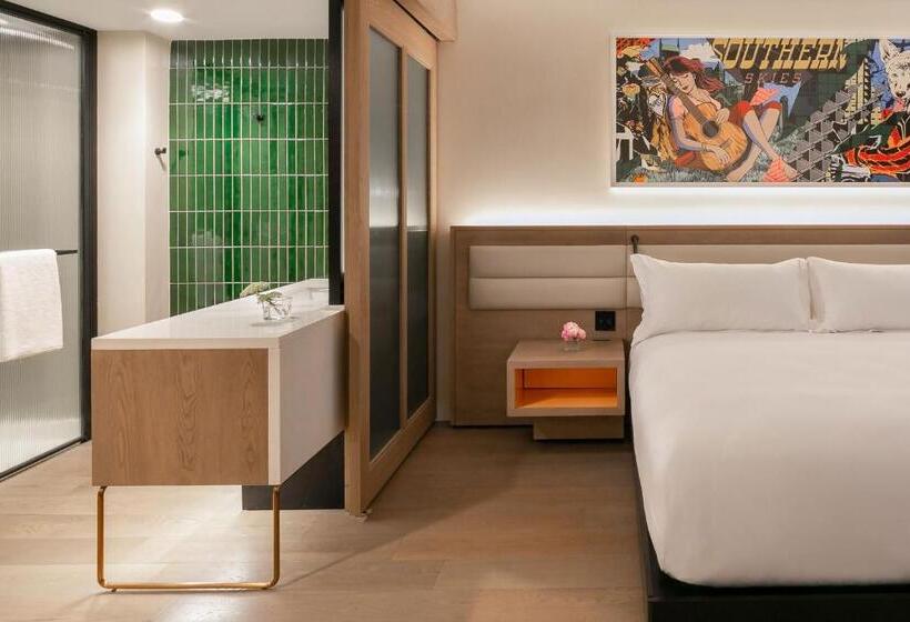 מיטת קינג בסוויטה, W Nashville