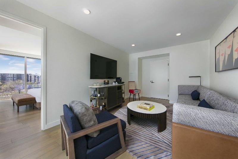 מיטת קינג בסוויטה, W Nashville