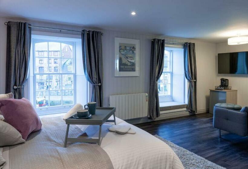 家庭间侧面带海景, The Three Crowns B&b