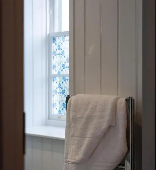 اتاق استاندارد با تخت بزرگ, The Three Crowns B&b