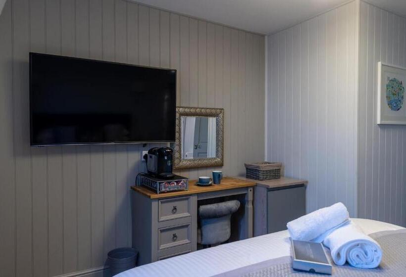 اتاق استاندارد با تخت بزرگ, The Three Crowns B&b