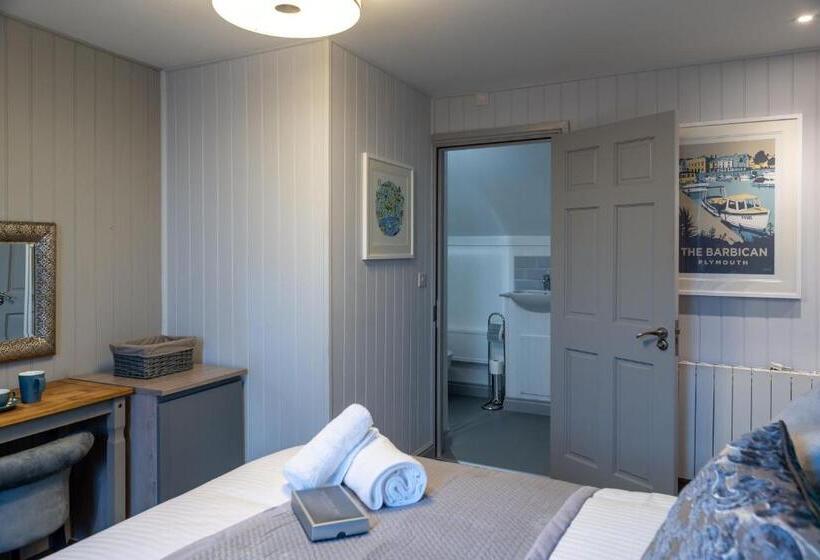 اتاق استاندارد با تخت بزرگ, The Three Crowns B&b