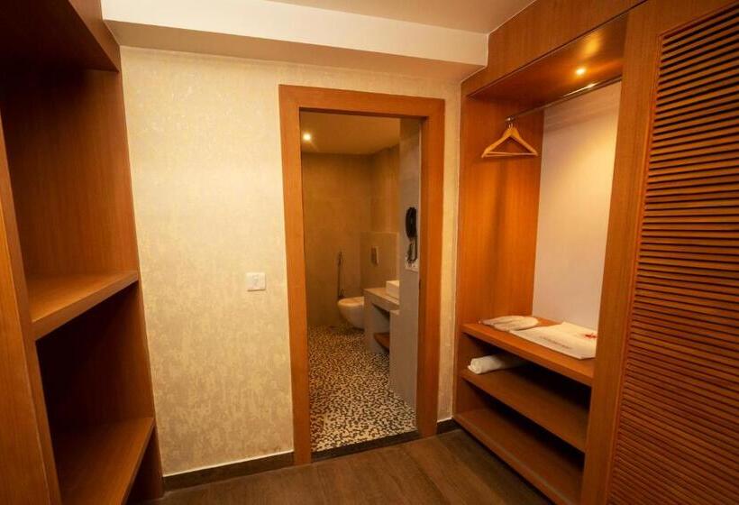 سوئیت رویال, Abhyagama