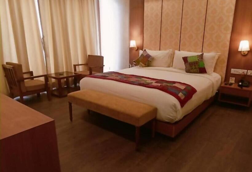 اتاق سوپریور با چشم‌انداز استخر, Abhyagama