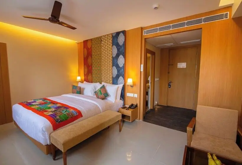Superior Room Pool View, Abhyagama