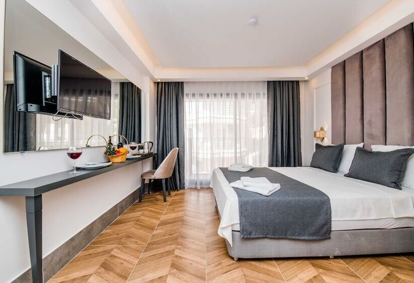 Номер Deluxe Вид на Море Боковой, Fly Inn