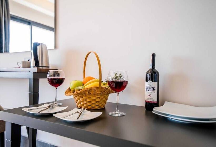 חדר דלוקס צדדי נוף לים, Fly Inn