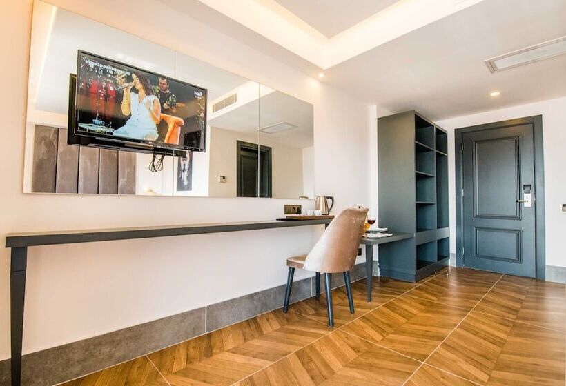 חדר דלוקס נוף לים, Fly Inn