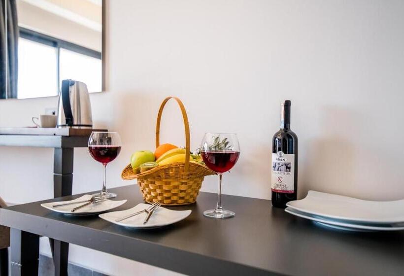 חדר דלוקס נוף לים, Fly Inn