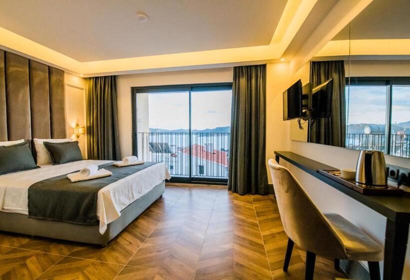 חדר דלוקס צדדי נוף לים, Fly Inn