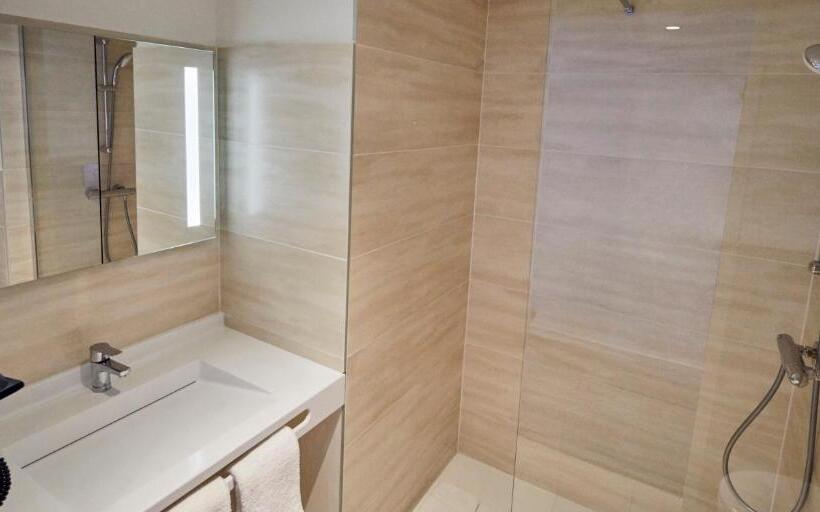 Номер Стандарт, Kyriad Combslaville  Senart