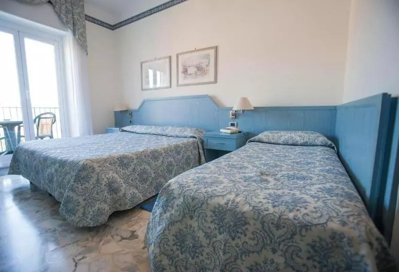 اتاق استاندارد سه نفره, Ariston