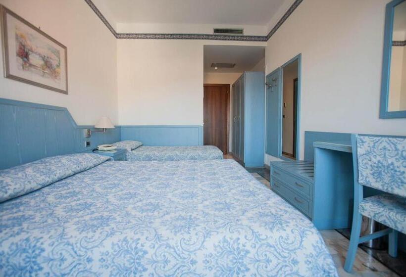 חדר סטנדרט לשלושה, Ariston