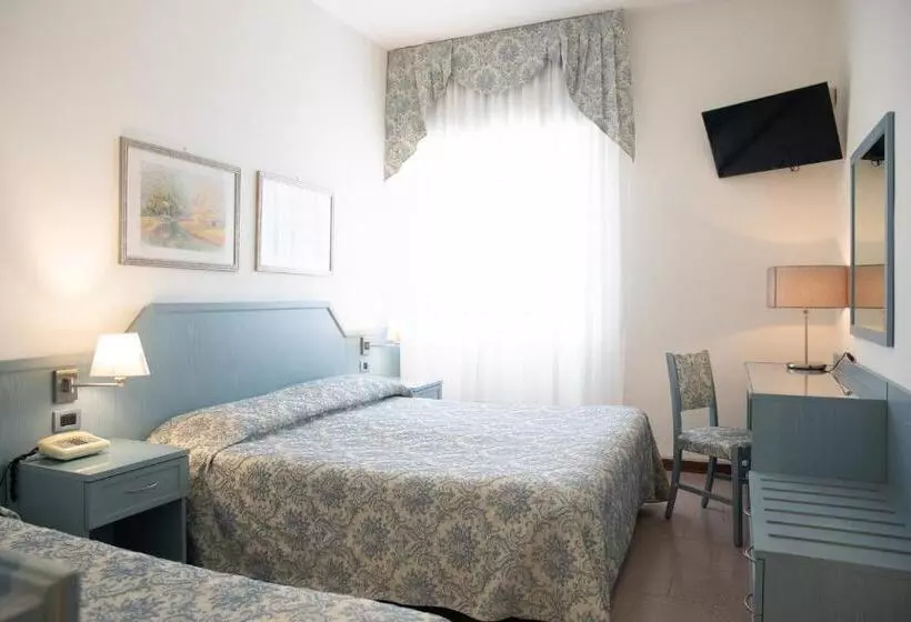 Economy Triple Room, Ariston