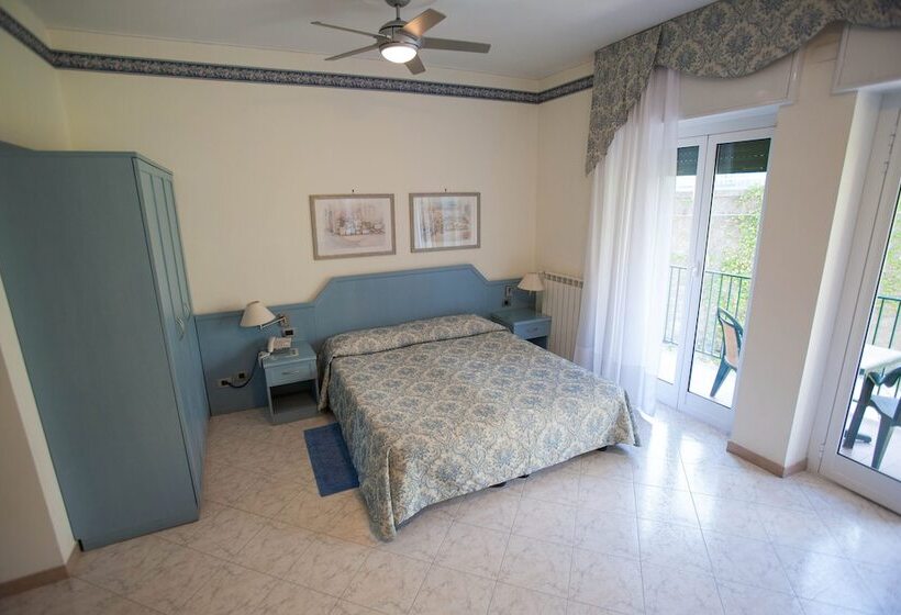 חדר משפחתי, Ariston