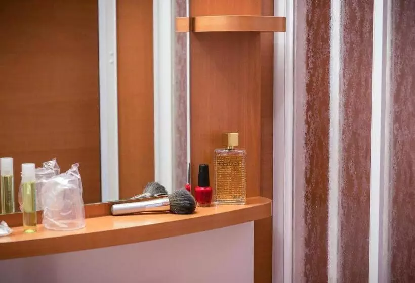 اتاق استاندارد تودرتو, Brit Hotel Rennes Le Castel