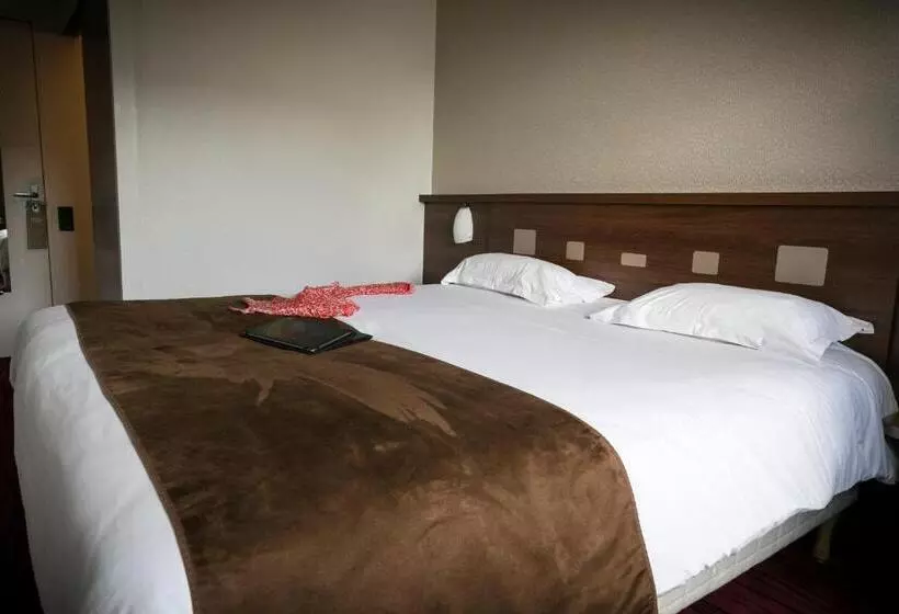 اتاق استاندارد سه نفره, Brit Hotel Rennes Le Castel