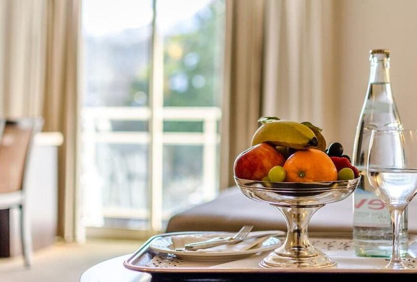 اتاق استاندارد یک نفره, Eliseo