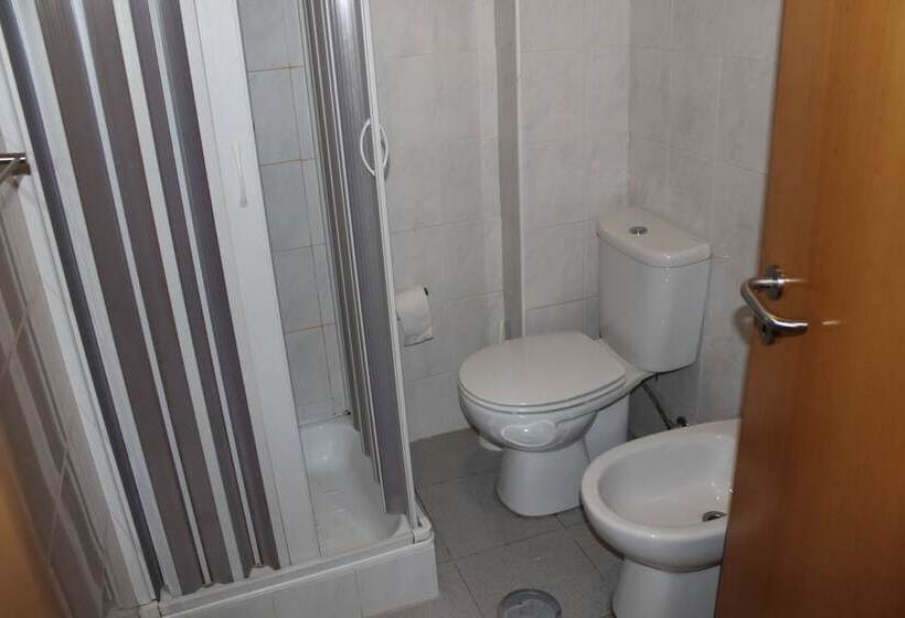 اتاق استاندارد با سرویس بهداشتی مشترک, Guest House Estrela