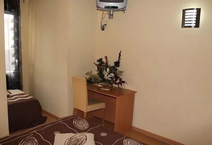 اتاق استاندارد سه نفره, Guest House Estrela