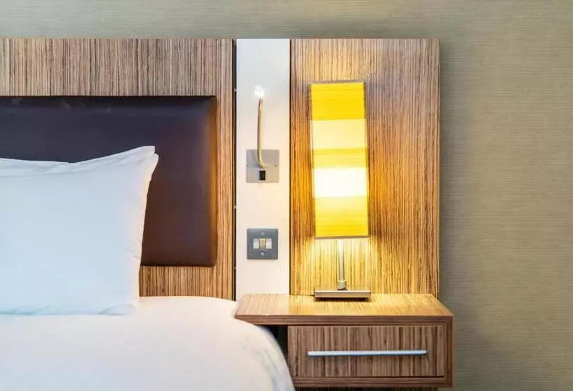 キングサイズベッドのスタンダードルーム, Holiday Inn Stevenage, An Ihg