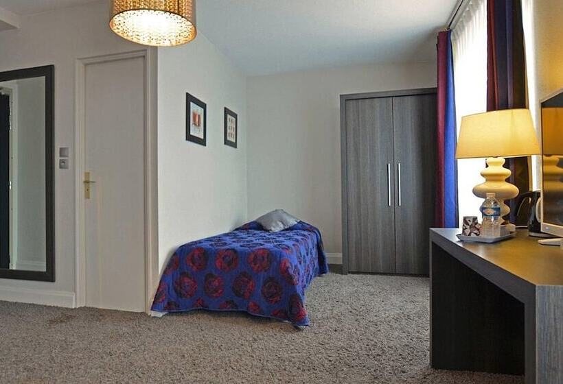 Номер Стандарт Трехместный, Hôtel La Réserve