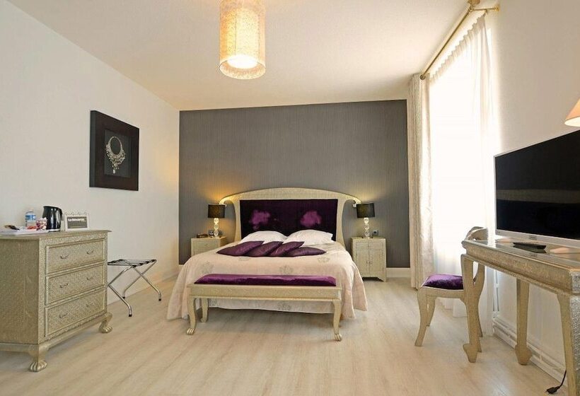 Номер Стандарт Трехместный, Hôtel La Réserve