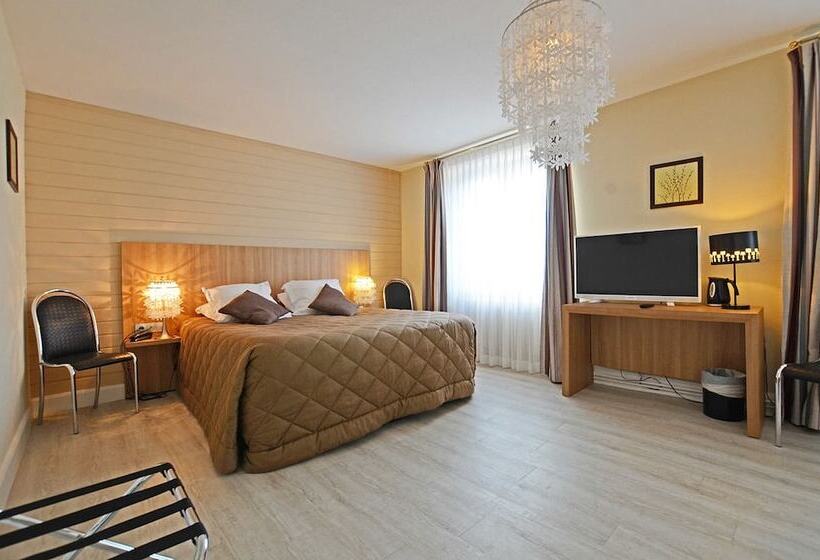 Номер Стандарт Трехместный, Hôtel La Réserve