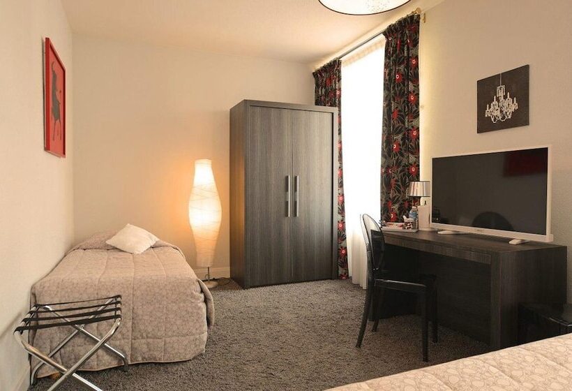 Номер Стандарт Трехместный, Hôtel La Réserve