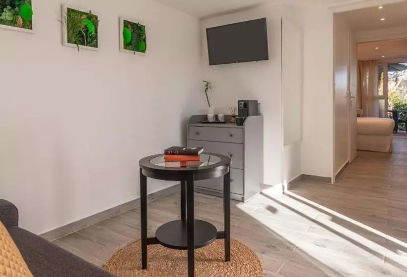 سوییت, La Bastide