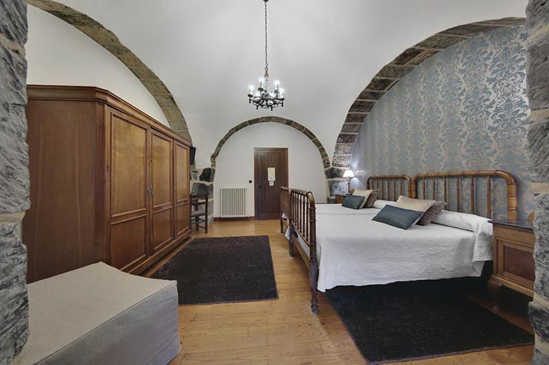 اتاق خانوادگی, Larrañaga