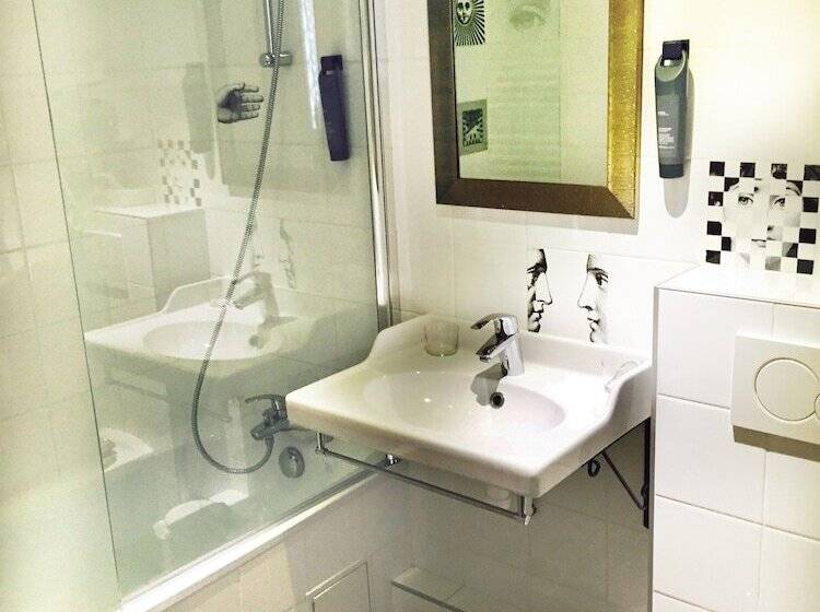 スーペリアールーム, Malar