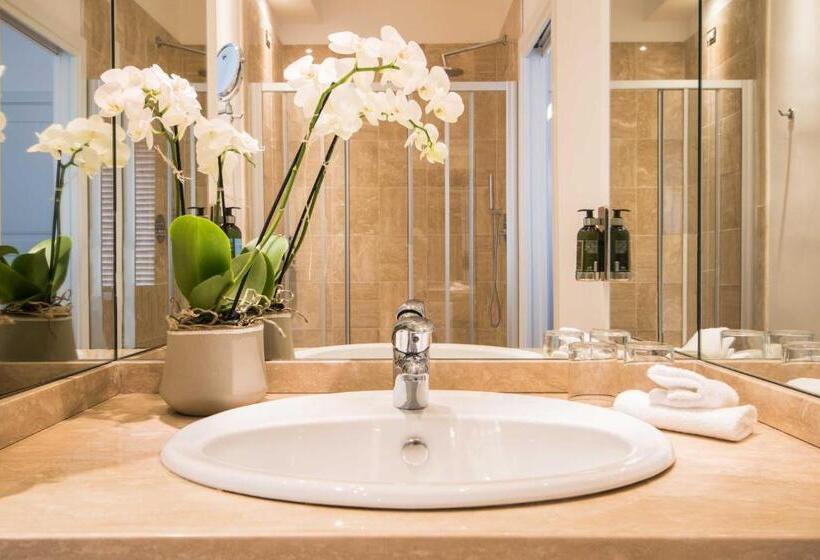 סוויטת ג'וניור עם מרפסת, Michelangelo & Day Spa