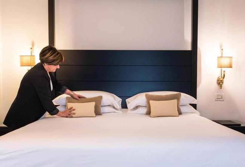 סוויטת ג'וניור עם מרפסת, Michelangelo & Day Spa