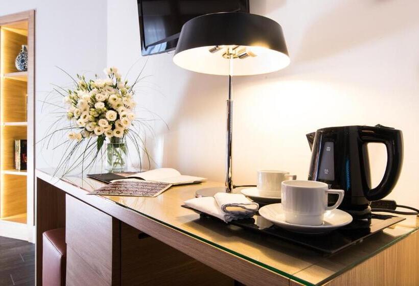 סוויטת ג'וניור עם מרפסת, Michelangelo & Day Spa