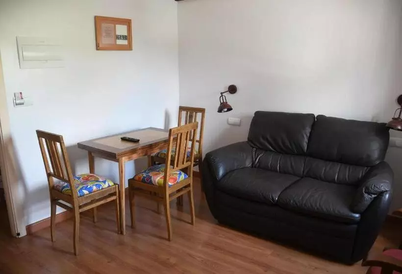 Huoneisto 2 Makuuhuonetta, La Tronera Del Bierzo Restaurante