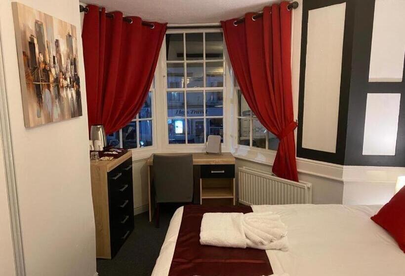 スタンダードルーム, The Bugle