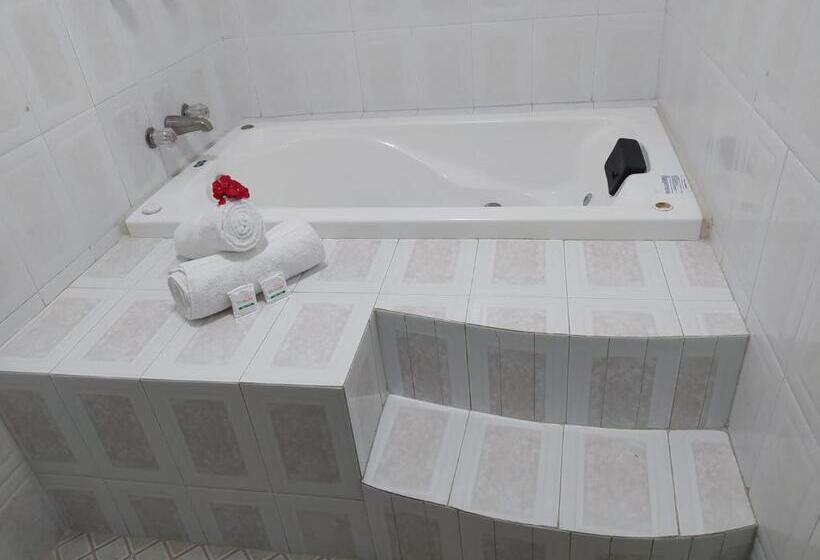 סוויטת ג'וניור, Renacimiento