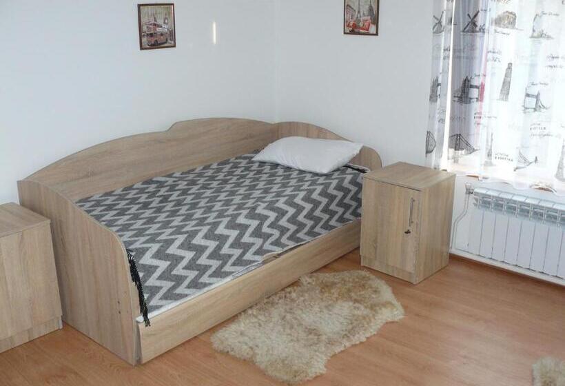 带共用浴室的标准房间, Hostynnyi Botsiun