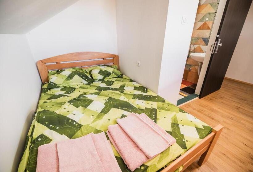 اتاق خانوادگی, Rooms Vila Medena