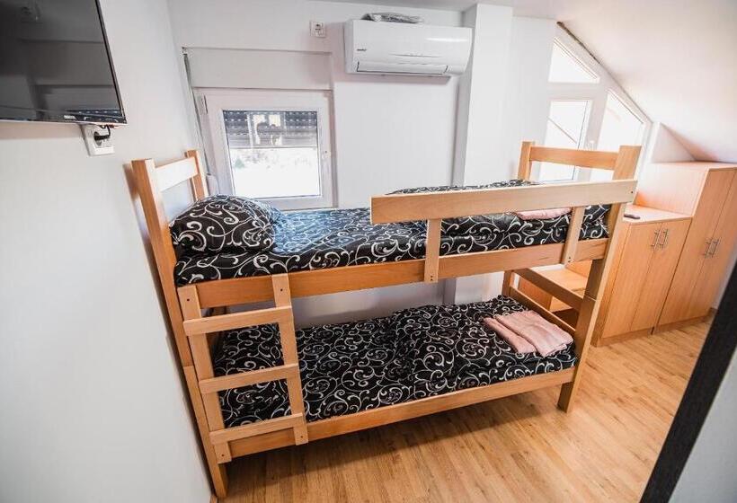 اتاق خانوادگی, Rooms Vila Medena