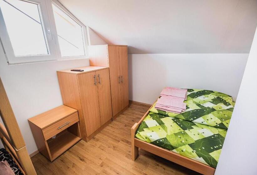 اتاق خانوادگی, Rooms Vila Medena