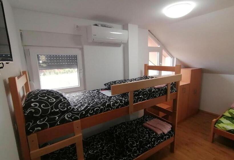 اتاق خانوادگی, Rooms Vila Medena