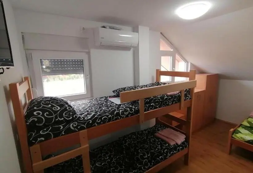 اتاق خانوادگی, Rooms Vila Medena