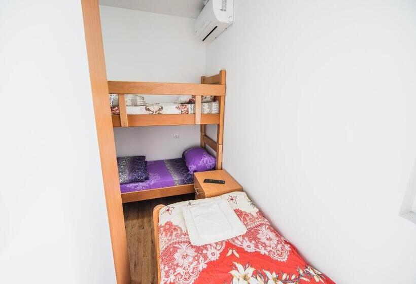 اتاق استاندارد سه نفره, Rooms Vila Medena