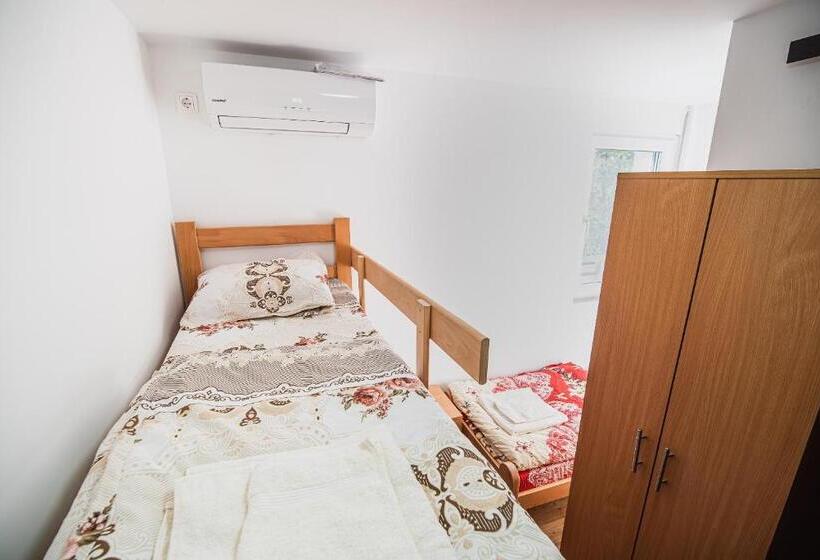 اتاق استاندارد سه نفره, Rooms Vila Medena