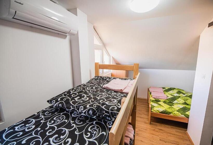 اتاق خانوادگی, Rooms Vila Medena