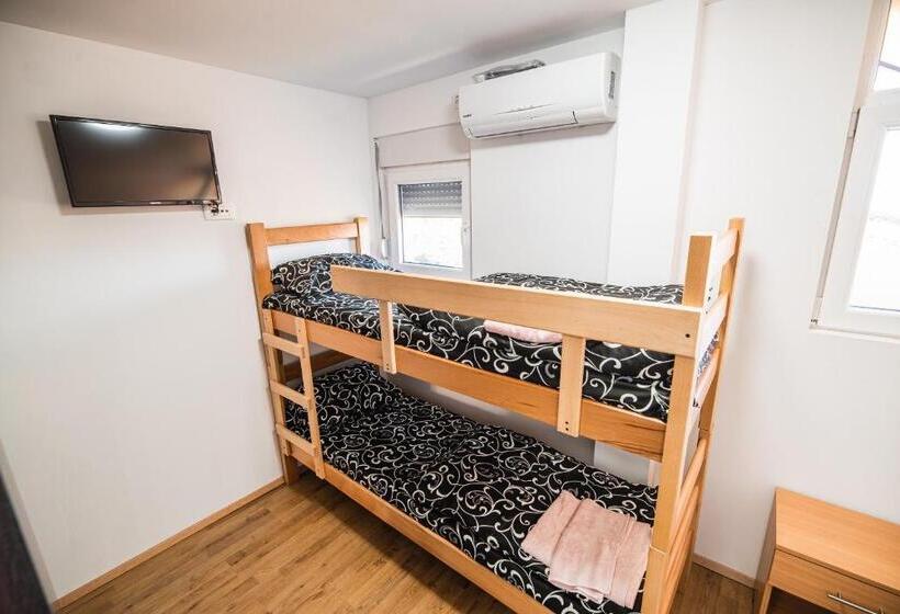 اتاق خانوادگی, Rooms Vila Medena